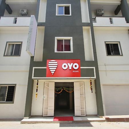 Oyo 9060 Sri Sai Guest Inn Bangalore Exterior foto