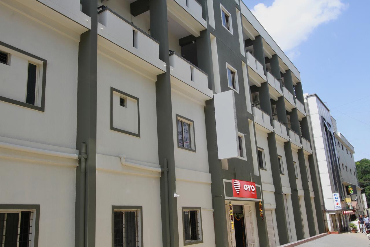 Oyo 9060 Sri Sai Guest Inn Bangalore Exterior foto
