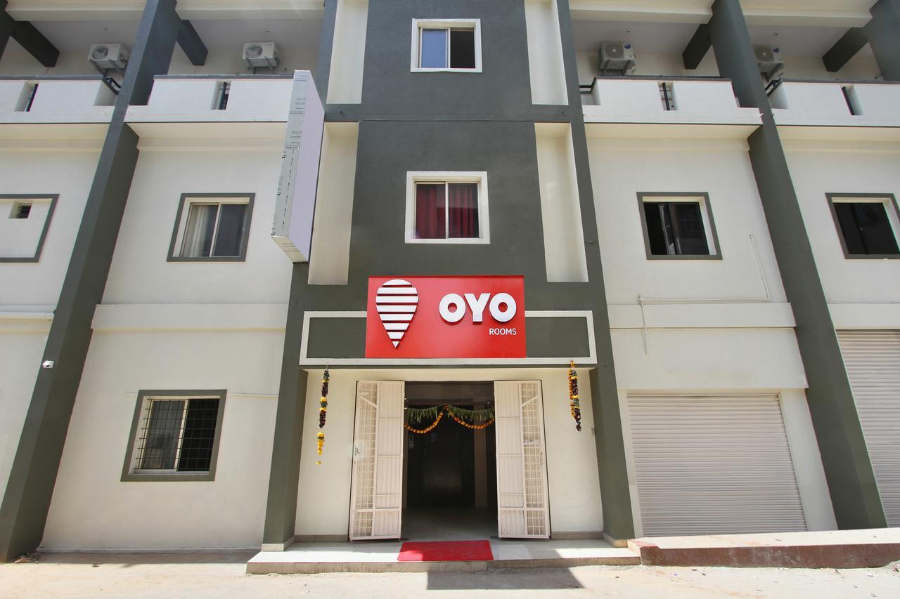Oyo 9060 Sri Sai Guest Inn Bangalore Exterior foto