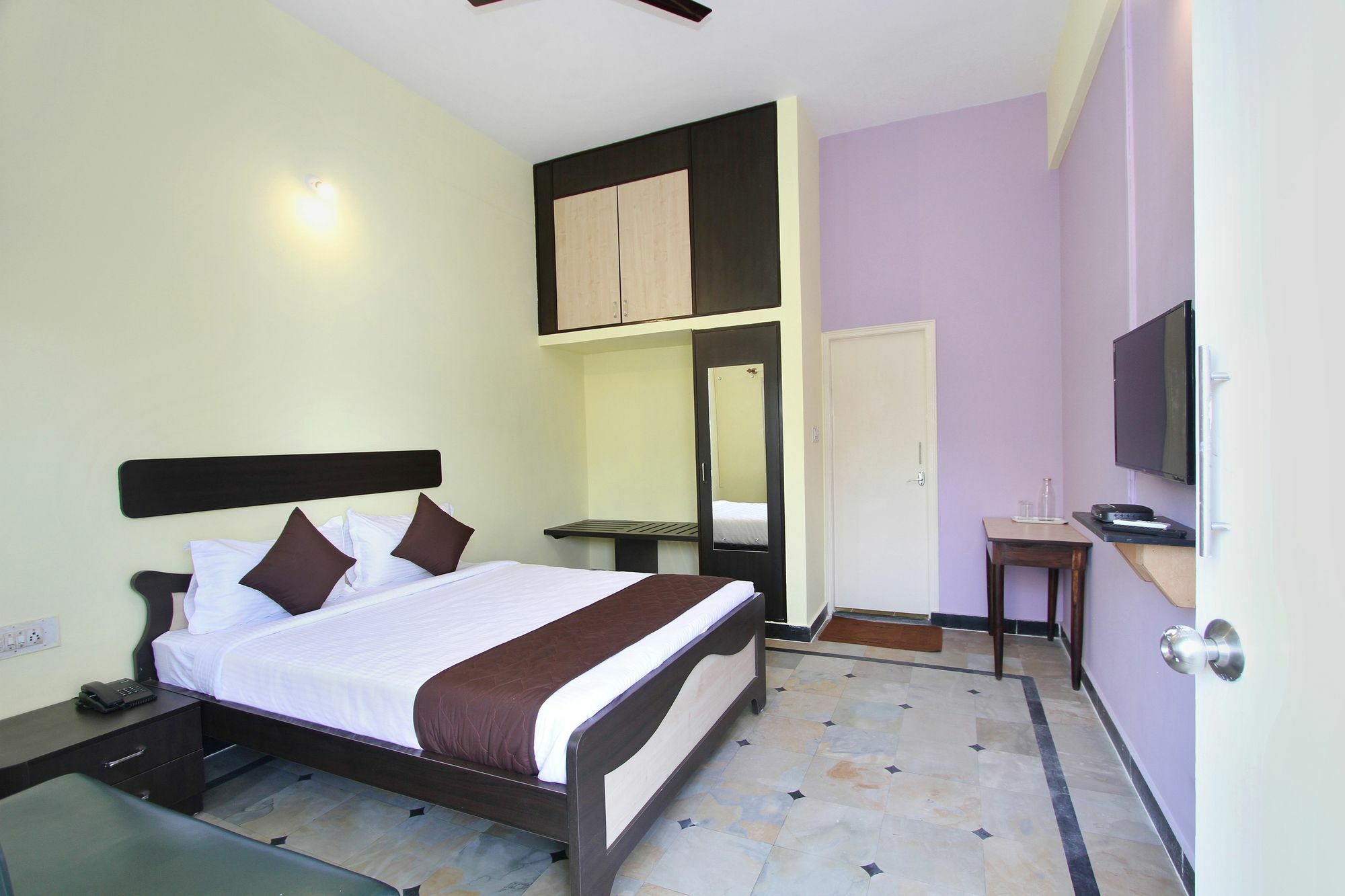 Oyo 9060 Sri Sai Guest Inn Bangalore Exterior foto